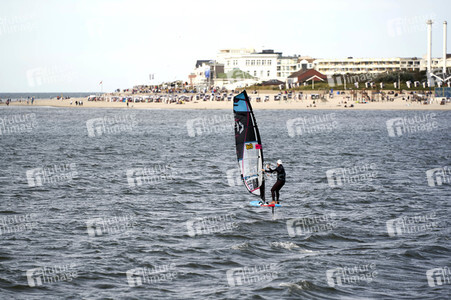 Foil-Surfer auf Norderney