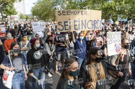 Demonstration 'Es reicht! - Wir haben Platz' in Berlin