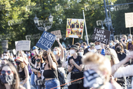 Demonstration 'Es reicht! - Wir haben Platz' in Berlin