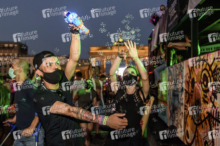 Techno-Parade zum World Peace Day in Berlin