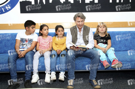 Offizielle Übergabe der Arche-Bücher-Box in Berlin