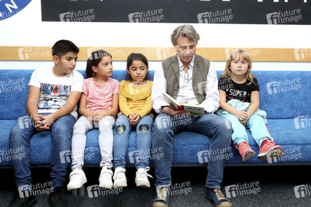 Offizielle Übergabe der Arche-Bücher-Box in Berlin