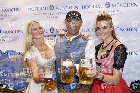 Bergfest der 9. Hofbräu Berlin Wiesn in Berlin