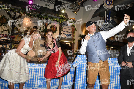 Bergfest der 9. Hofbräu Berlin Wiesn in Berlin