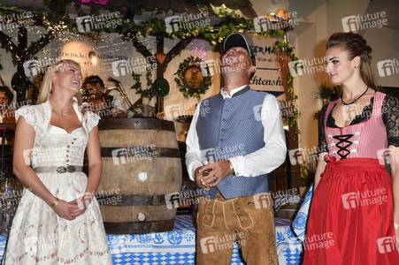 Bergfest der 9. Hofbräu Berlin Wiesn in Berlin