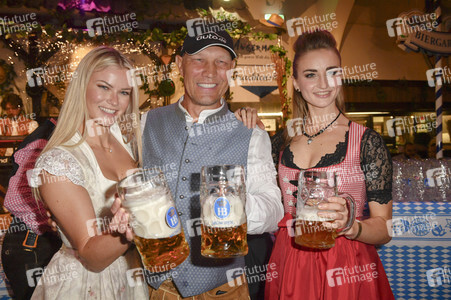 Bergfest der 9. Hofbräu Berlin Wiesn in Berlin