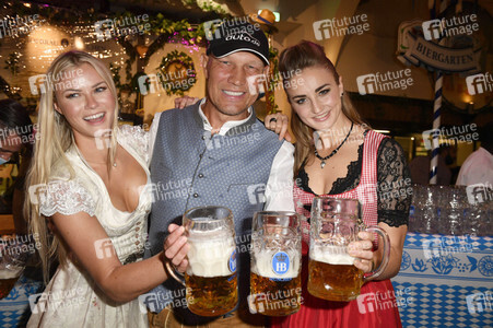 Bergfest der 9. Hofbräu Berlin Wiesn in Berlin
