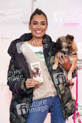 Tierheim-Pressetermin mit Jana Ina Zarrella in Köln