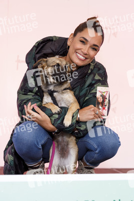 Tierheim-Pressetermin mit Jana Ina Zarrella in Köln