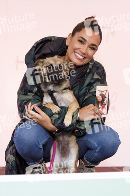Tierheim-Pressetermin mit Jana Ina Zarrella in Köln