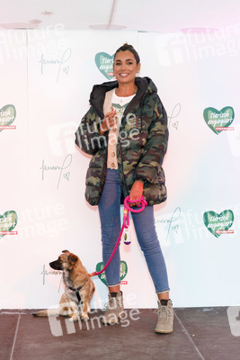 Tierheim-Pressetermin mit Jana Ina Zarrella in Köln