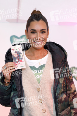 Tierheim-Pressetermin mit Jana Ina Zarrella in Köln