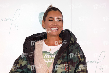 Tierheim-Pressetermin mit Jana Ina Zarrella in Köln