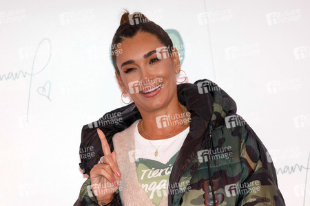 Tierheim-Pressetermin mit Jana Ina Zarrella in Köln