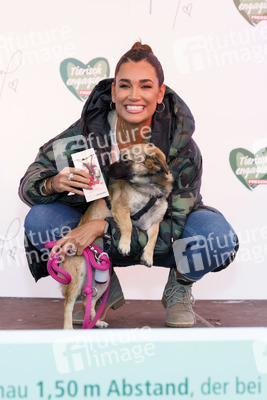 Tierheim-Pressetermin mit Jana Ina Zarrella in Köln