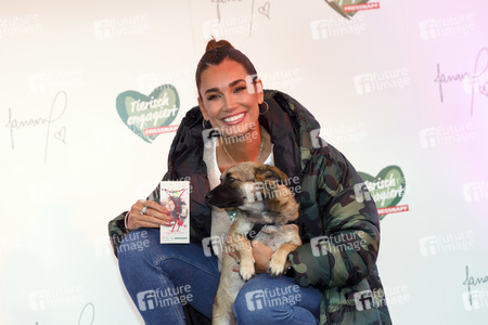 Tierheim-Pressetermin mit Jana Ina Zarrella in Köln