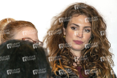 Vernissage der Gruppenausstellung 'Feiner Sirup'  in Hamburg