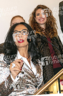 Vernissage der Gruppenausstellung 'Feiner Sirup'  in Hamburg