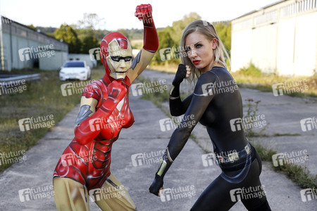 GEEK ART: Iron Woman und Black Widow Bodypainting