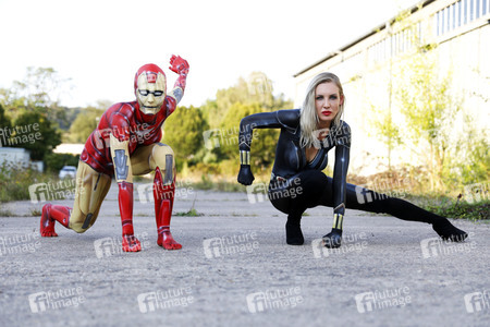 GEEK ART: Iron Woman und Black Widow Bodypainting