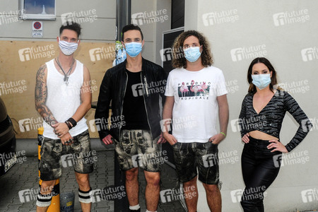 Ankünfte zur Aufzeichnung der TV-Show 'Die große Silvester Schlagerparty 2020' in Leipzig