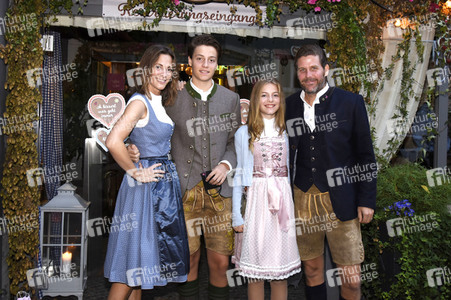 Almabtrieb in der Käfer Schänke in München