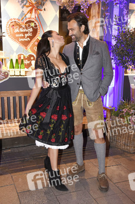 Almabtrieb in der Käfer Schänke in München