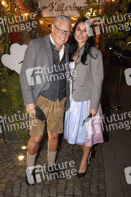 Almabtrieb in der Käfer Schänke in München