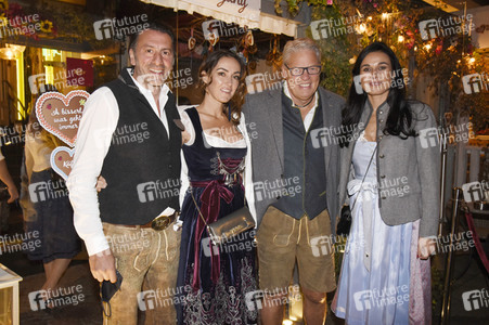 Almabtrieb in der Käfer Schänke in München