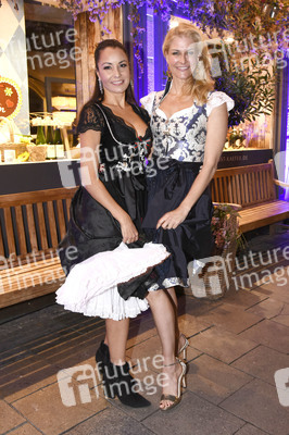 Almabtrieb in der Käfer Schänke in München