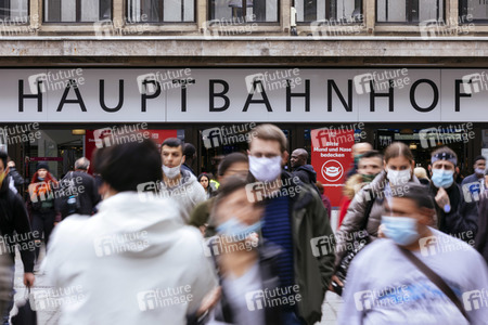 Symbolfoto Maskenpflicht auf öffentlichen Plätzen