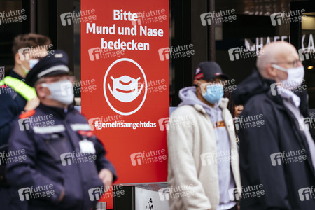 Symbolfoto Maskenpflicht auf öffentlichen Plätzen