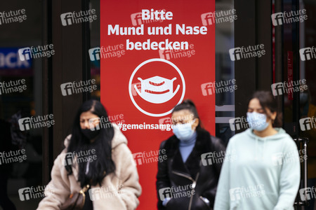 Symbolfoto Maskenpflicht auf öffentlichen Plätzen