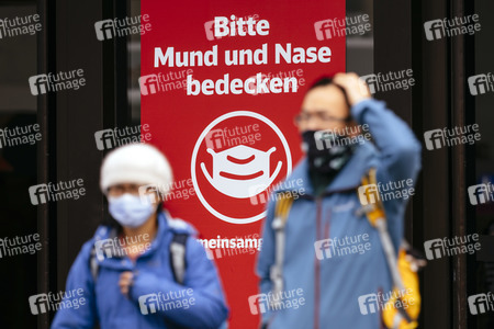 Symbolfoto Maskenpflicht auf öffentlichen Plätzen