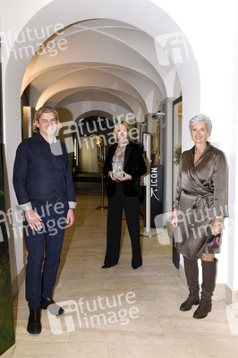 Vernissage 'Farb-Pracht' von Simone von Anhalt in München