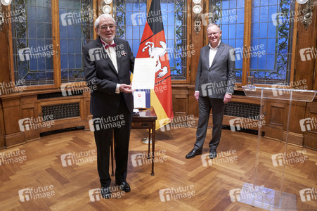 Verleihung des Verdienstkreuzes Erster Klasse an Harald Böhlmann in Hannover