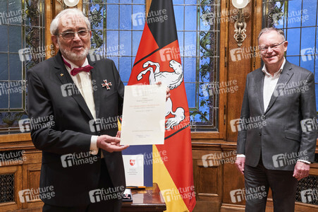 Verleihung des Verdienstkreuzes Erster Klasse an Harald Böhlmann in Hannover