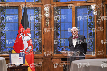 Verleihung des Verdienstkreuzes Erster Klasse an Harald Böhlmann in Hannover