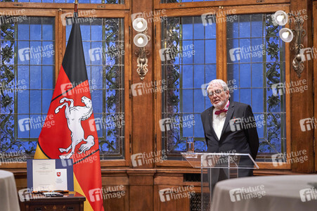 Verleihung des Verdienstkreuzes Erster Klasse an Harald Böhlmann in Hannover