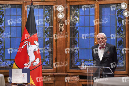 Verleihung des Verdienstkreuzes Erster Klasse an Harald Böhlmann in Hannover