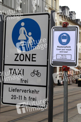 Symbolfoto Maskenpflicht in Fußgängerzone