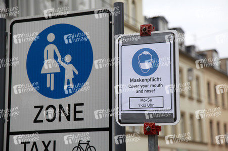 Symbolfoto Maskenpflicht in Fußgängerzone