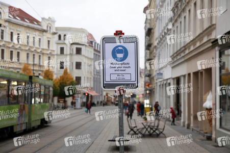 Symbolfoto Maskenpflicht in Fußgängerzone