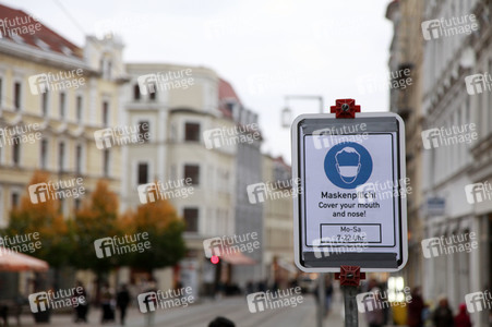 Symbolfoto Maskenpflicht in Fußgängerzone
