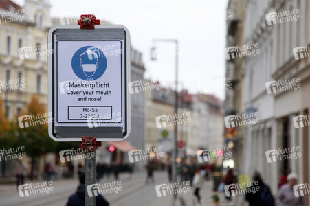 Symbolfoto Maskenpflicht in Fußgängerzone