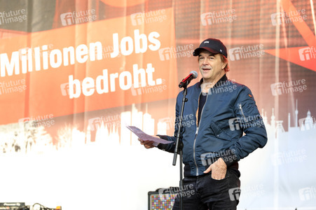 Demonstration vom Aktionsbündnis 'Alarmstufe Rot' in Berlin