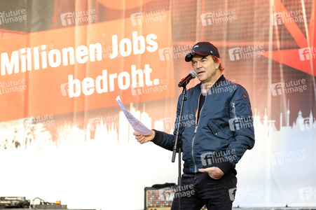 Demonstration vom Aktionsbündnis 'Alarmstufe Rot' in Berlin