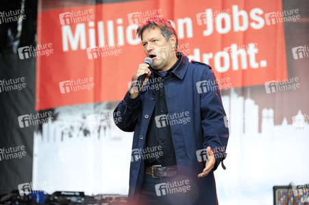 Demonstration vom Aktionsbündnis 'Alarmstufe Rot' in Berlin
