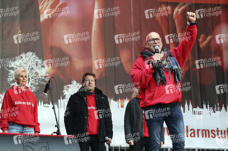 Demonstration vom Aktionsbündnis 'Alarmstufe Rot' in Berlin