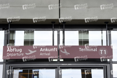 Rundgang durch den öffentlichen Bereich des Terminals 1 auf dem Flughafen Berlin Brandenburg